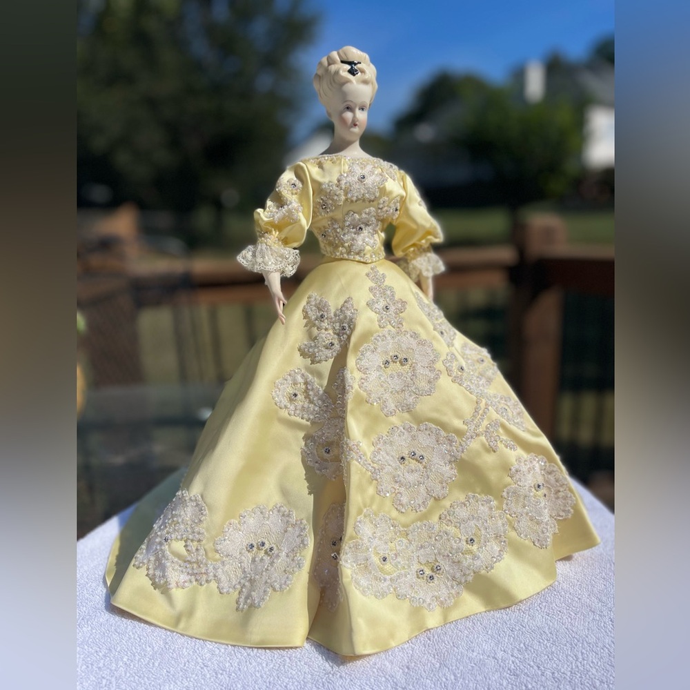✨ 1964 MARIE BERGER EXQUISITE Porcelain Doll ~ Yellow Sequined Couture Gown